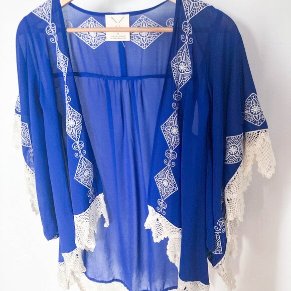 Blue and White Lace Kimono styled Tunic - Picture 6 of 16